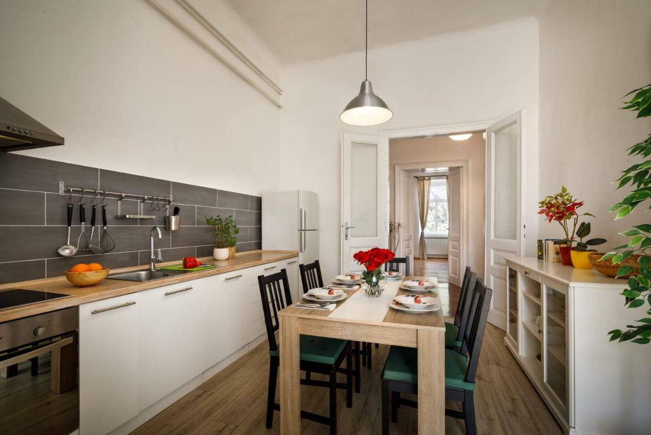 Amphitheatre Premium Apartment With Seaview プーラ エクステリア 写真